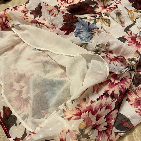 White House Black Market Sheer Floral V Neck Top - Picture 8 of 12